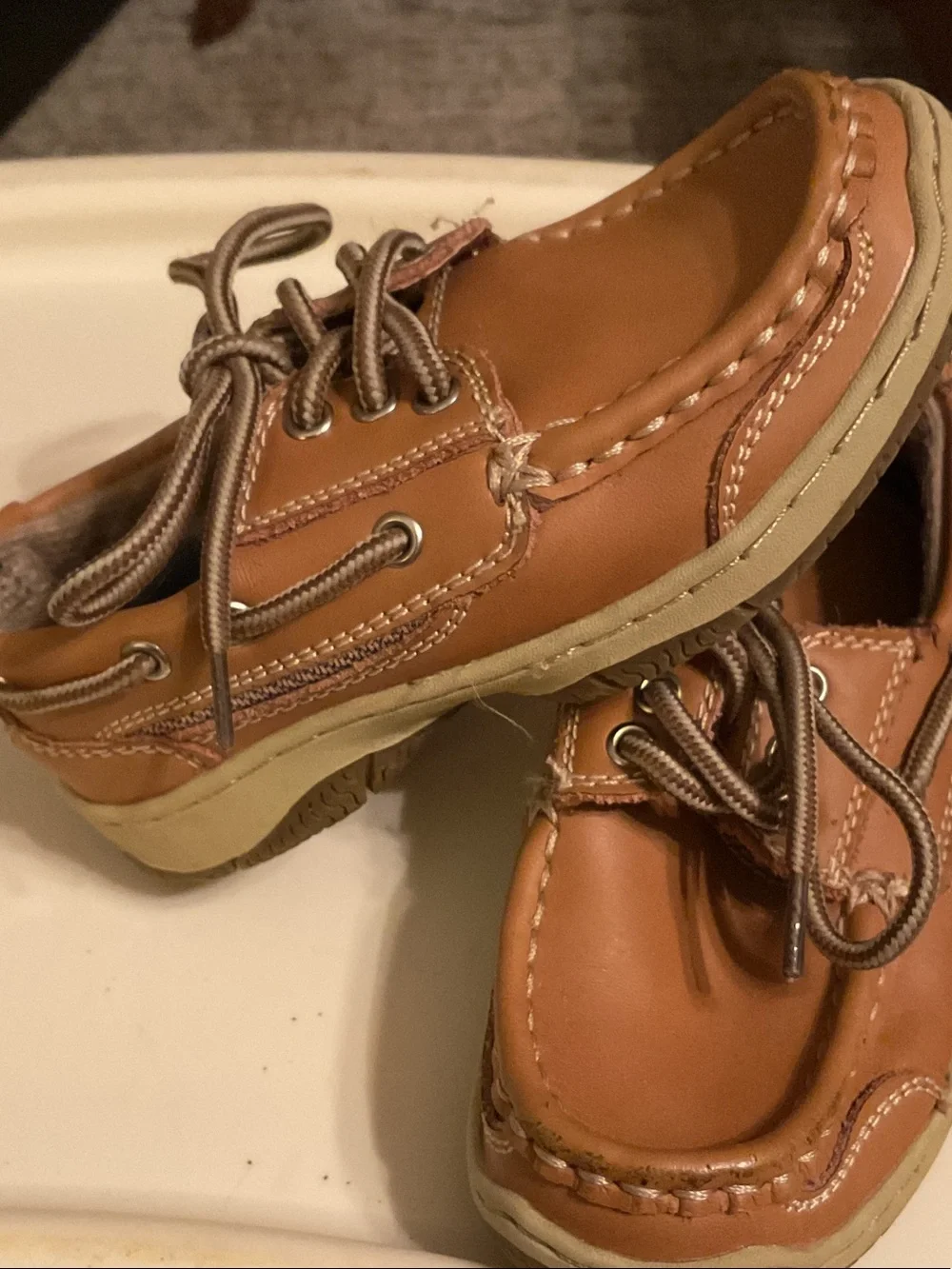 Classic Kids Tan Leather Boat Shoes with Lace-Up Closure size 10 toddler
